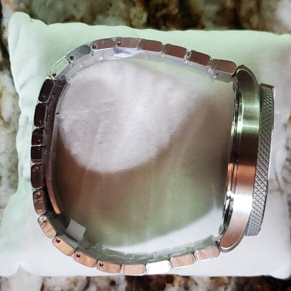 ;-}   Gucci 126.2 of the G-Timeless Collection - Picture 12 of 12